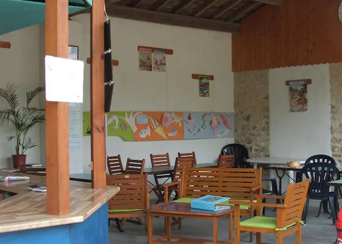 Parque de Campismo Confortable Avec Terrasse Au La Chesnays - Api-1-52-284 *