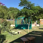 مكان تخييم Confortable Avec Terrasse Au La Chesnays - Api-1-52-284 فيندايز - مونتاليفت