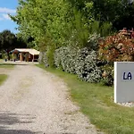 Confortable Avec Terrasse Au La Chesnays - Api-1-52-284 Campingplads