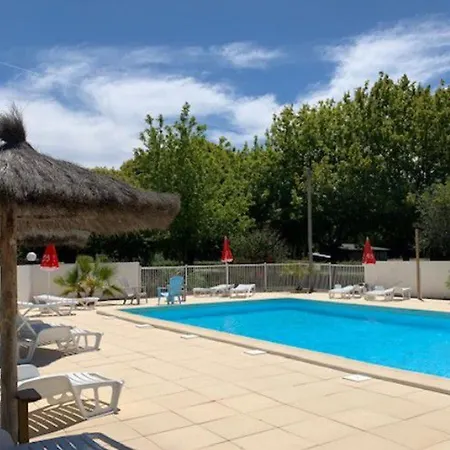 Confortable Avec Terrasse Au La Chesnays - Api-1-52-284 Campsite