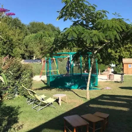 Campsite Confortable Avec Terrasse Au La Chesnays - Api-1-52-284 Vendays-Montalivet