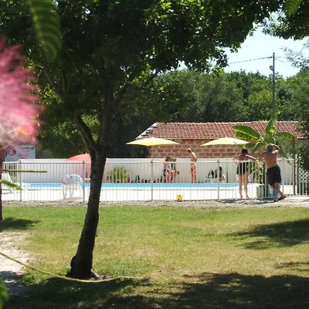 Confortable Avec Terrasse Au La Chesnays - Api-1-52-284 Campsite *