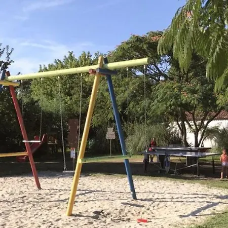 Campsite Confortable Avec Terrasse Au La Chesnays - Api-1-52-284