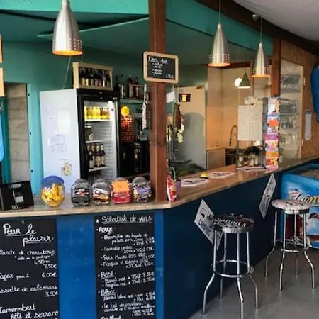 Campsite Confortable Avec Terrasse Au La Chesnays - Api-1-52-284 Vendays-Montalivet